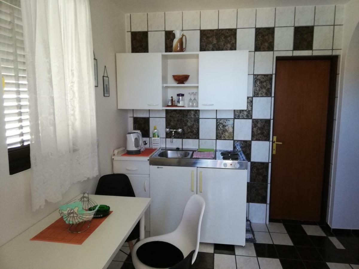 Apartmani Laura Trogir Exterior foto